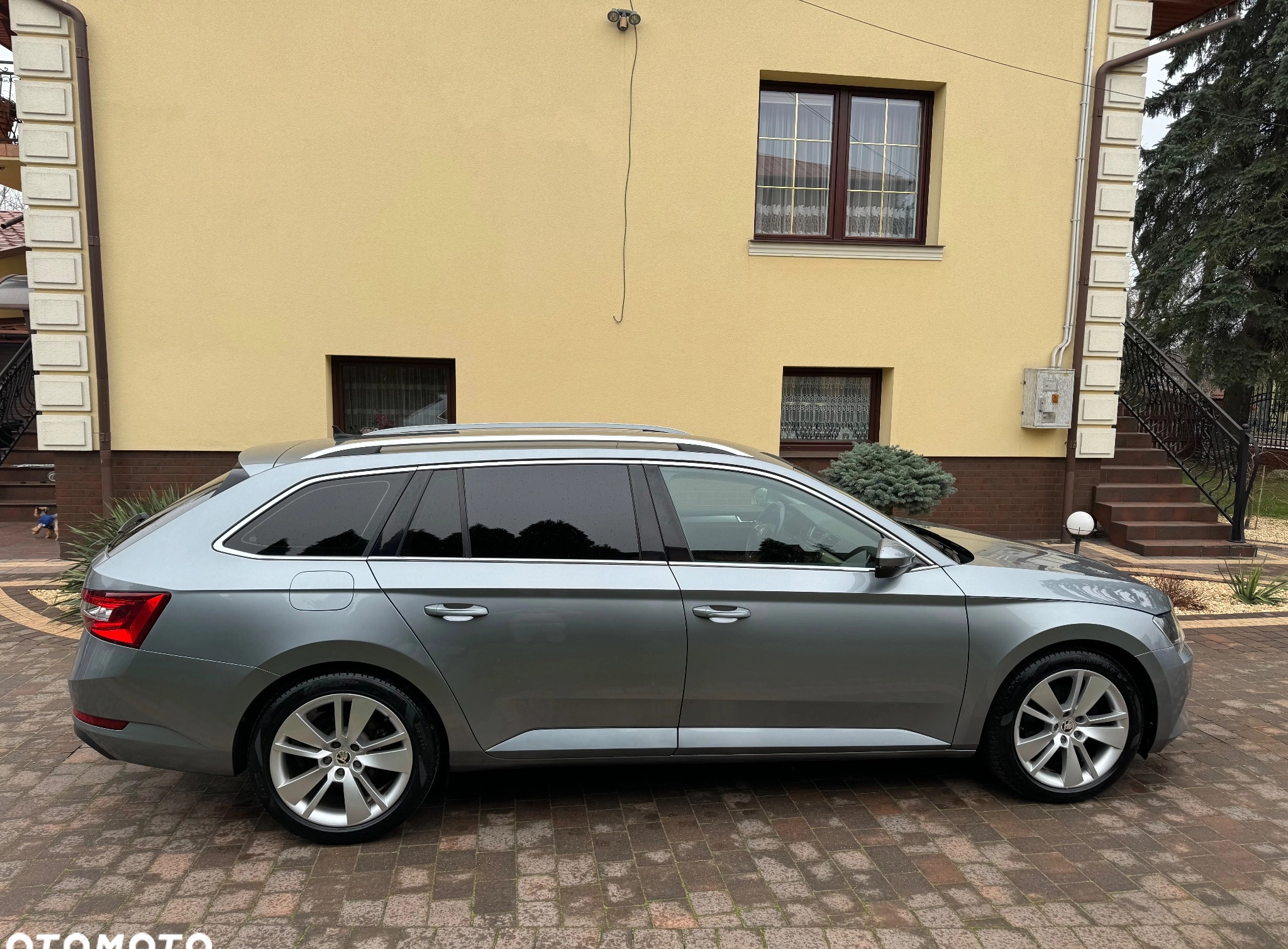 Skoda Superb cena 56900 przebieg: 216550, rok produkcji 2015 z Oleszyce małe 781